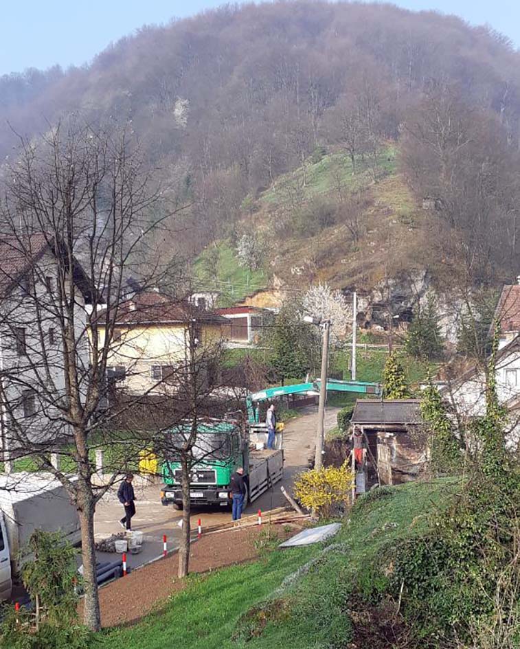 Zuj 4