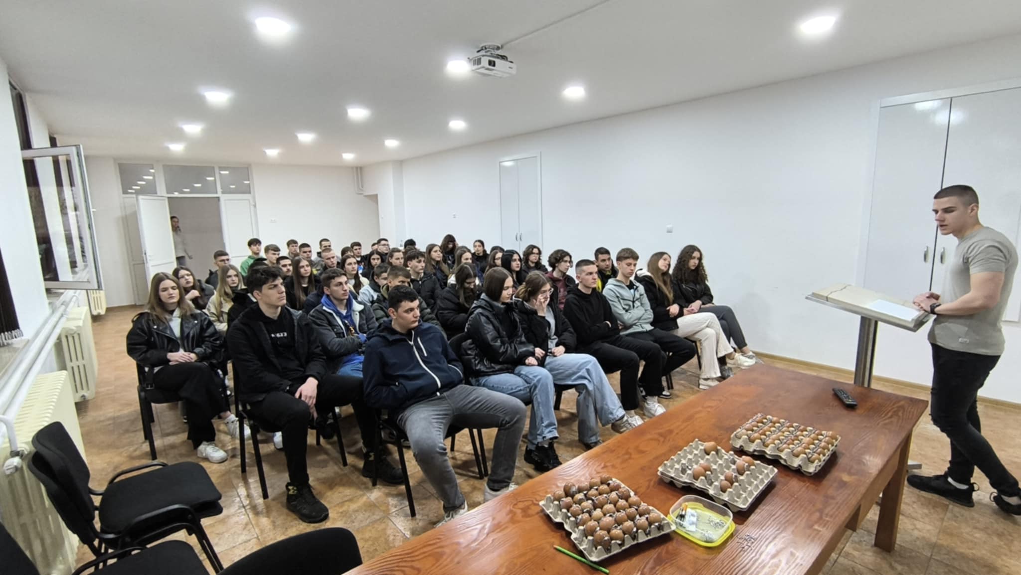 0b512888-8181-4ab5-8d27-aeb3023c5593.jpg