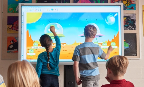 primary-school-classroom-smart-board-40703.jpg